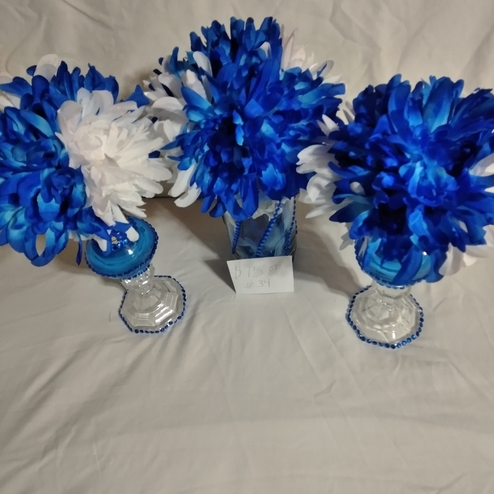 A blue and white centerpiece
